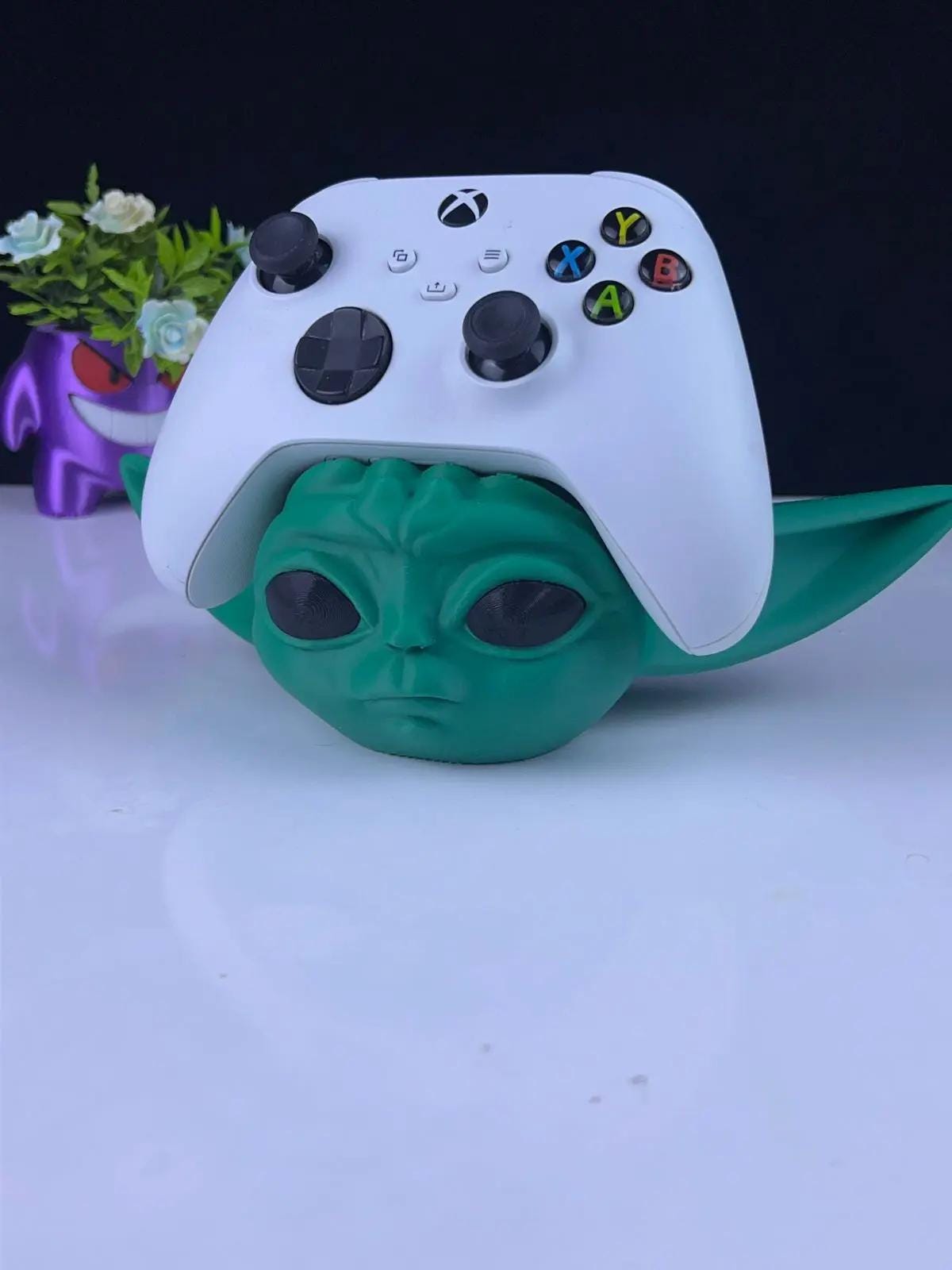 Baby Yoda Remote Holder – Compatible with PS4/PS5 and Xbox Controllers - HypedAnubis3D