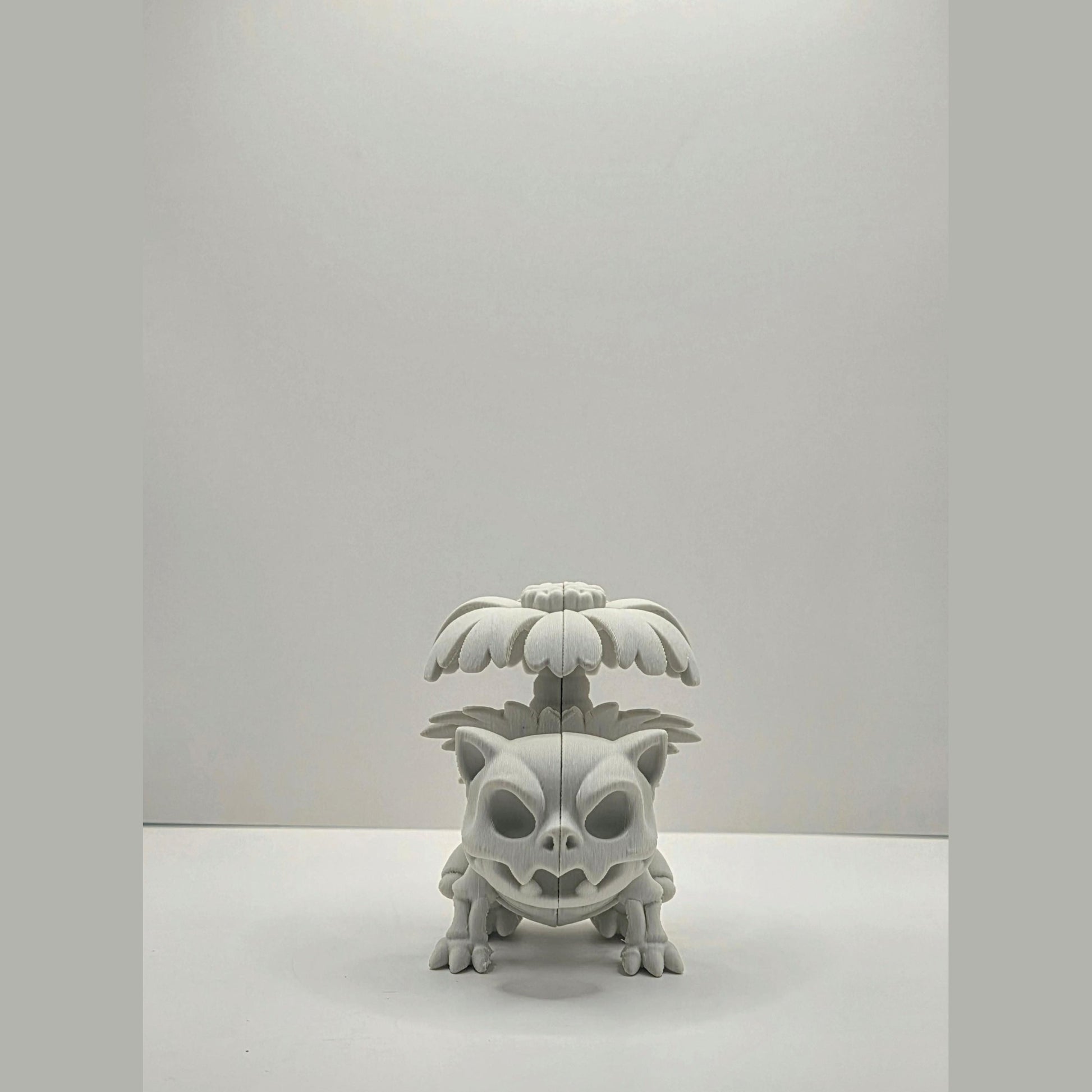 Skeletal Jungle Beast-Inspired Figure – Bone-Style Collectible