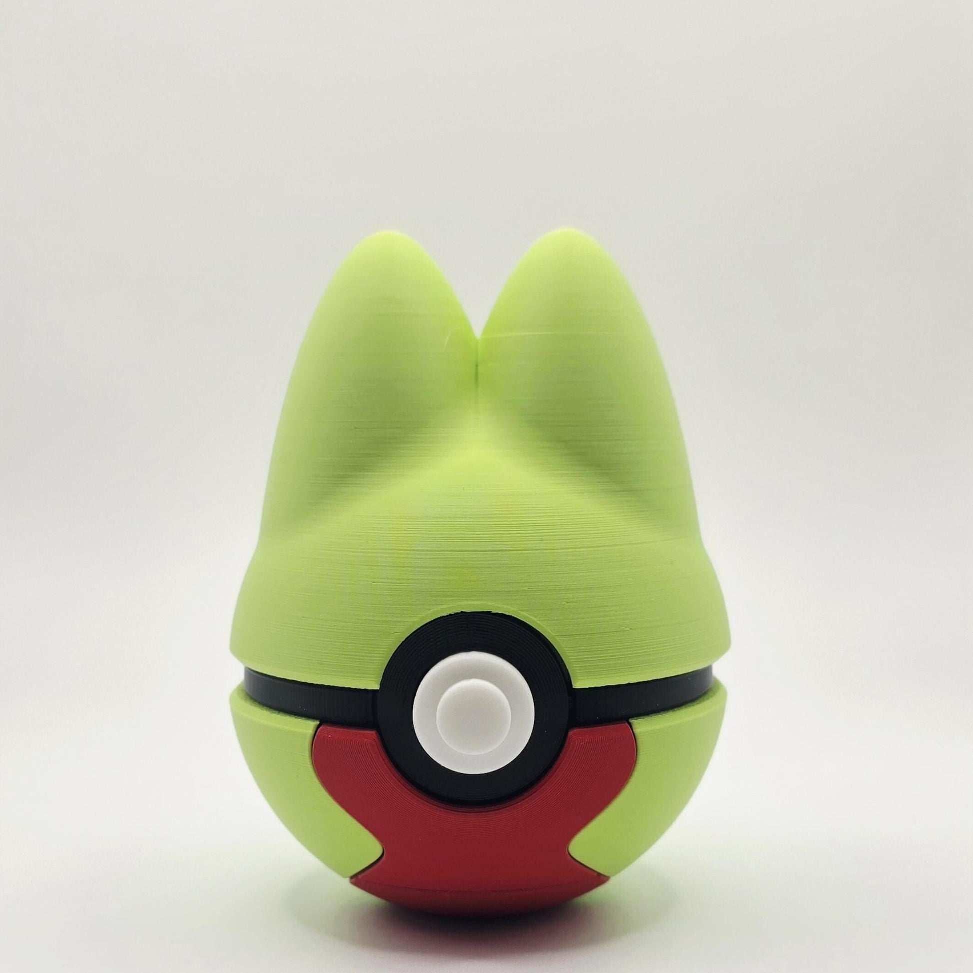 3D Printed Forest Gecko Creature Ball Display – Agile Nature-Inspired Collector Sphere