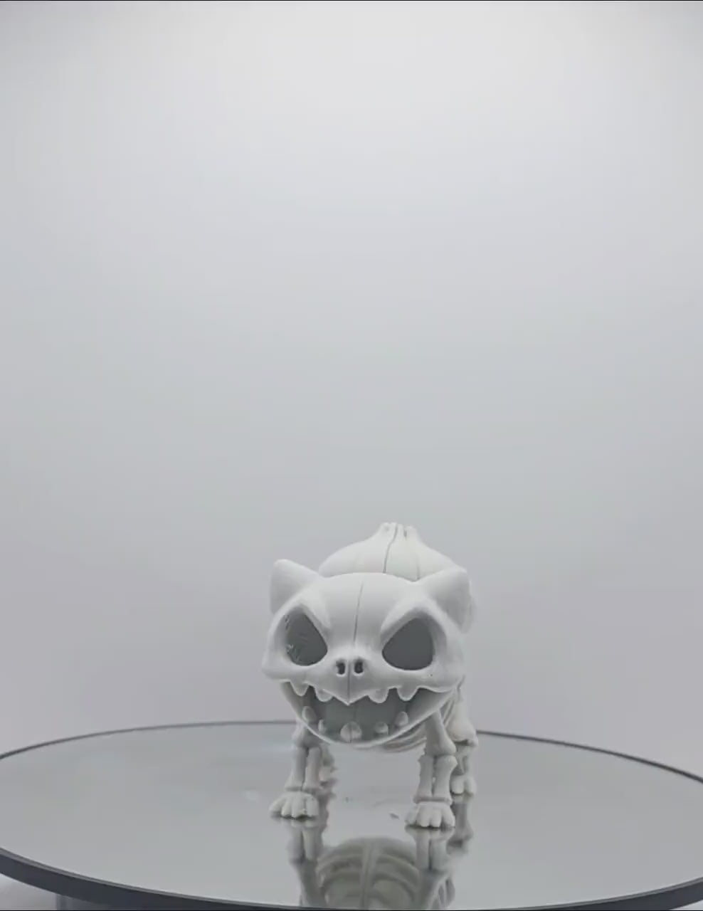 Skeletal Grass Creature-Inspired Figure – Bone-Style Collectible