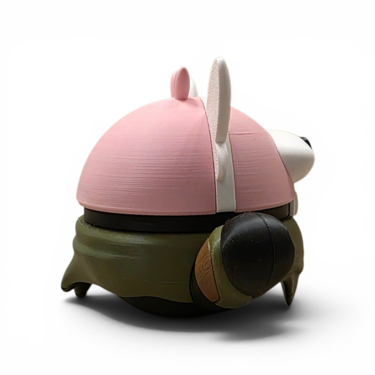 Close up of the creature ball showing gold safari ball side detail and full silhouette profile